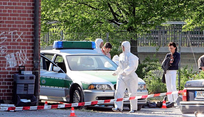 In Heilbronn erinnert eine Gedenktafel am Tatort auf der Theresienwiese an die Polizistin Michèle Kiesewetter und die weiteren Mordopfer des NSU.