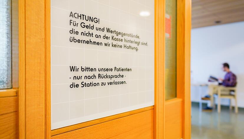 Ein Mann soll bundesweit vor allem ältere Menschen in Krankenhäusern bestohlen haben - die Staatsanwaltschaft Heidelberg hat Anklage erhoben. (Symbolbild)