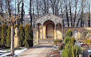 Die Grablege der Freiherren von Berlichingen in Jagsthausen. In diesem privaten Bereich des Friedhofs befindet sich die letzte Ruhestätte von Bundespräsident Roman Herzog.