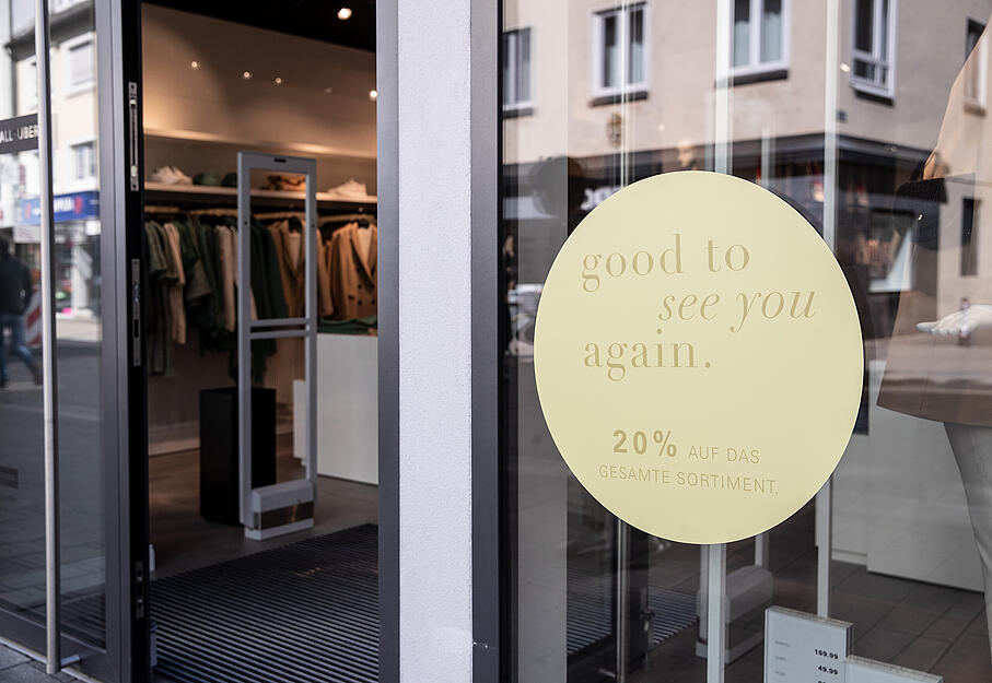 Erste Geschäfte öffnen wieder Erste Geschäfte öffnen wieder