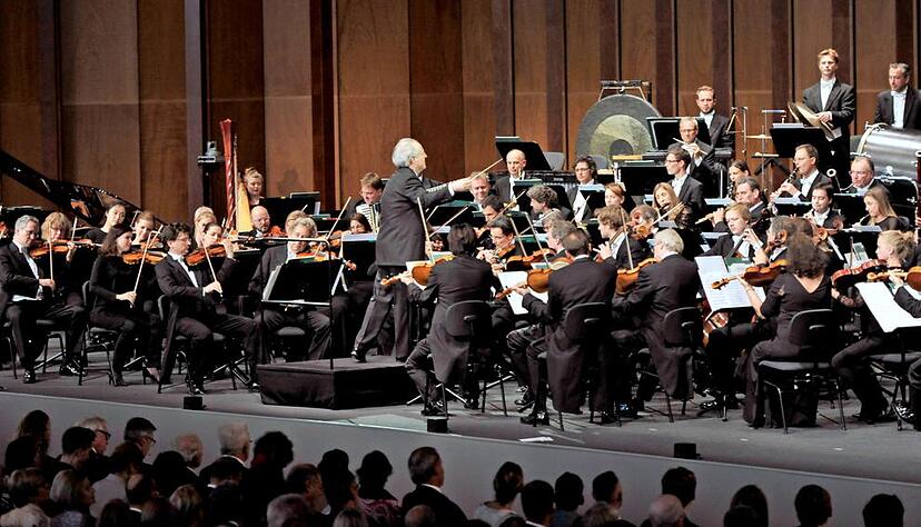 Das Symphonieorchester des Bayerischen Rundfunks unter Leitung von Manfred Honeck legte im Großen Saal einen fulminanten Auftritt hin, der viele Gäste zum Schwärmen verleitete.Fotos: Mario Berger