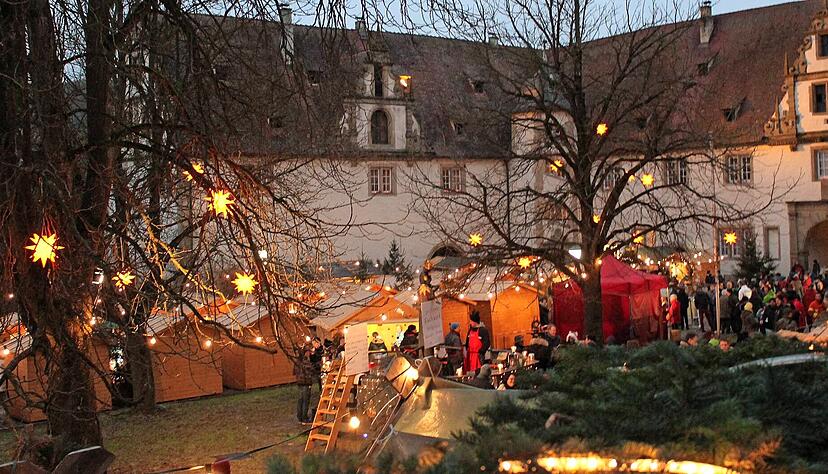 Der Weihnachtsmarkt rund um das Kloster Schöntal zählt zu den schönsten in der Region und punktet mit einen großen Rahmenprogramm.
Foto: Archiv/Griesinger