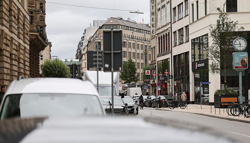 Unter anderem in Hamburg wurden Objekte durchsucht. Unter anderem in Hamburg wurden Objekte durchsucht.