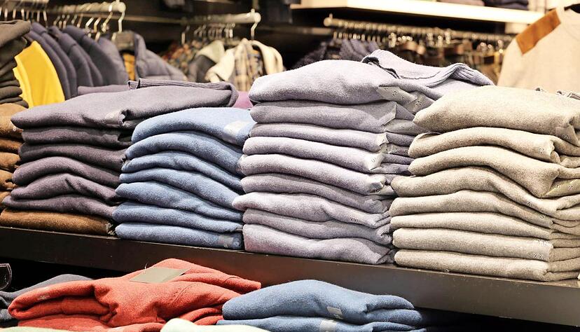 Neuer Pullover gefällig? Der Markt ist gesättigt, sagen auch die Modeeinzelhändler der Heilbronner Innenstadt.Foto: pavelkubarkov/Fotolia