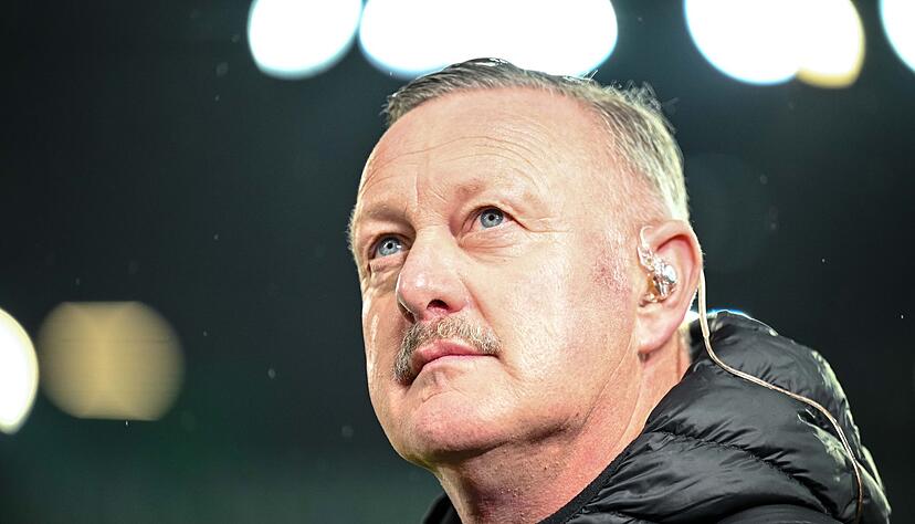 Der aktuelle Sportdirektor Roland Virkus bastelt in aller Ruhe am Kader.