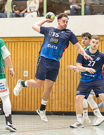 Bönnigheims Robin Mack (Mitte) bekam die Fleiner Abwehr nie wirklich in den Griff. Bönnigheims Robin Mack (Mitte) bekam die Fleiner Abwehr nie wirklich in den Griff.