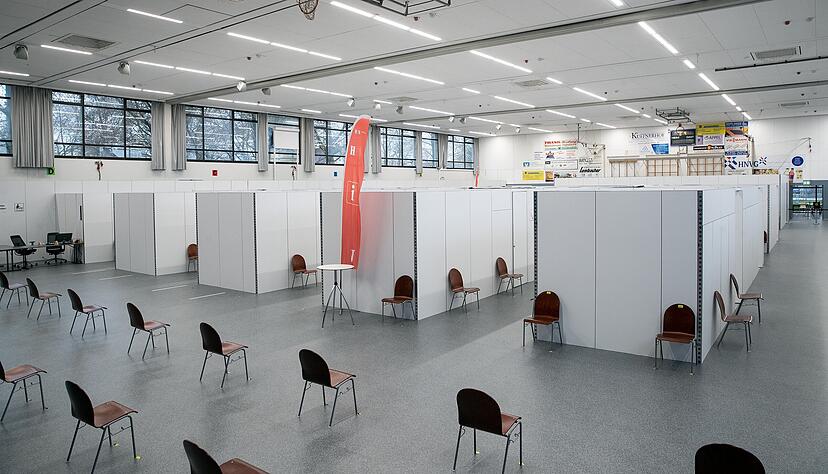 Das Kommunale Impfzentrum in der Stauwehrhalle in Heilbronn-Horkheim soll den tiefgekühlten Impfstoff in Transportboxen mit Trockeneis bekommen.
Foto: Archiv/ Veigel