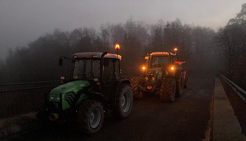 Berlin setzt bei den Agrarsubventionen den Rotstift an. Dagegen protestieren Landwirte in Deutschland wie hier vor einigen Tagen bei Lehrensteinsfeld.
Foto: Adrian Hoffmann Berlin setzt bei den Agrarsubventionen den Rotstift an. Dagegen protestieren Landwirte in Deutschland wie hier vor einigen Tagen bei Lehrensteinsfeld.
Foto: Adrian Hoffmann