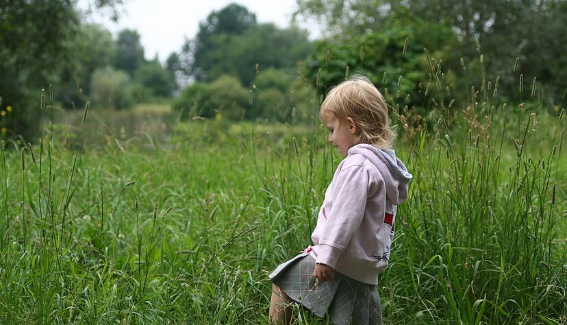 Lange &Auml;rmel und lange Hosenbeine machen es Zecken schwerer.