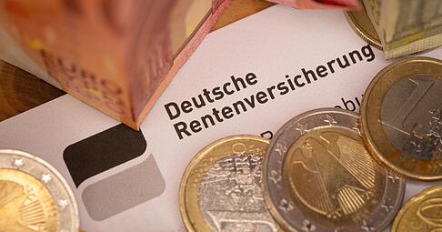 Die gesetzliche Rente soll durch private Vorsorge ergänzt werden. Die Bundesregierung will Investieren an der Börse staatlich fördern.