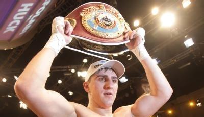 Marco Huck feiert seinen Weltmeistergürtel im Dezember 2009. Marco Huck feiert seinen Weltmeistergürtel im Dezember 2009.