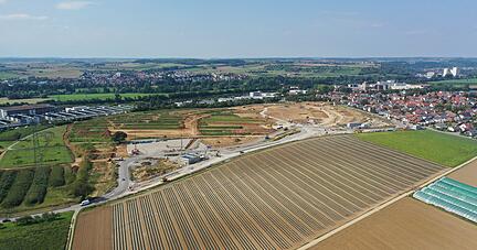 Derzeit entsteht im Baugebiet "Obere Fundel" eine Baustra&szlig;e, die sp&auml;ter zur neuen Kreisstra&szlig;e 2117 ausgebaut wird.
Foto: