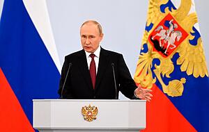 Kremlchef Putin hat vier besetzte ukrainische Gebiete zu russischem Staatsgebiet erklärt. Die Aufnahme von Luhansk, Donezk, Saporischschja und Cherson solle noch heute vertraglich besiegelt werden, sagte Putin am Freitag bei einer im Staatsfernsehen übertragenen Rede.