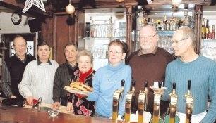 Ihre Arbeit wird von den Besuchern gesch&auml;tzt: Ein Teil des engagierten Organisations- und Helferteams.Foto: Josef Staudinger