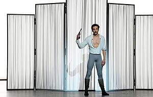 Morphiumabh&auml;ngig, sexbesessen, todessehns&uuml;chtig: Friedemann Vogel ist der ungl&uuml;cklich verlorene Kronprinz Rudolf im ergreifenden Psychoballett "Mayerling".