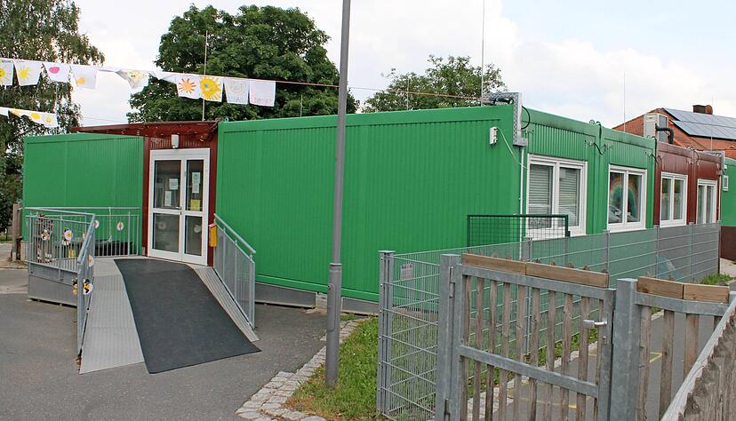 Das Zwergenland ist bisher in Containern in Jagstberg neben dem Dorfgemeinschaftshaus untergebracht. Die Container werden vorerst weiter genutzt. Das Zwergenland ist bisher in Containern in Jagstberg neben dem Dorfgemeinschaftshaus untergebracht. Die Container werden vorerst weiter genutzt.