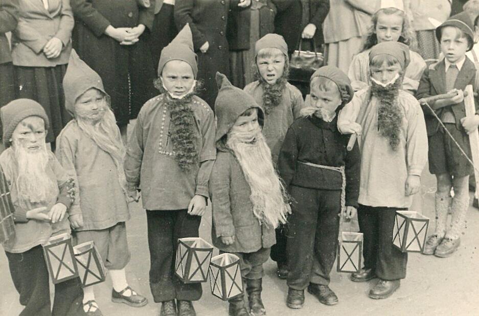 Verkleidete Kindergartenkinder beim Festzug im Jahr 1950. Verkleidete Kindergartenkinder beim Festzug im Jahr 1950.