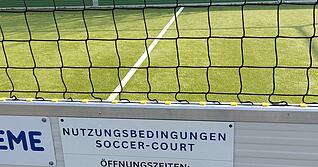 Die Aussage ist eigentlich klar: Den Soccer-Court in Untereisesheim d&uuml;rfen nur Kinder bis zw&ouml;lf Jahre benutzen.