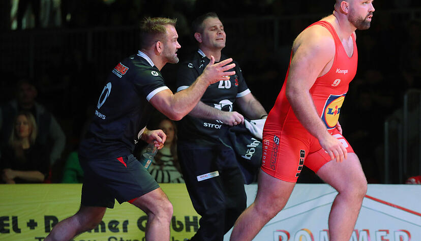 Hat "ein paar Punkte liegen lassen", wie er selbst sagt: Eduard Popp (rechts).
