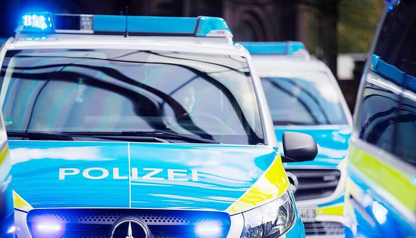 Ein Streifenwagen der Polizei ist in Stuttgart ausgebrannt (Symbolbild) Ein Streifenwagen der Polizei ist in Stuttgart ausgebrannt (Symbolbild)