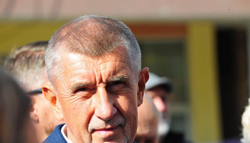Der tschechische Milliard&auml;r und Gr&uuml;nder der Partei ANO, Andrej Babis, bei einem Wahlkampfauftritt im Prager Stadtteil Modrany. (Archivbild)