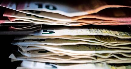 Zahlreiche Besch&auml;ftigte in der Region k&ouml;nnen sich in diesen Wochen &uuml;ber eine steuerfreie Inflationsausgleichspr&auml;mie freuen.
Foto: dpa