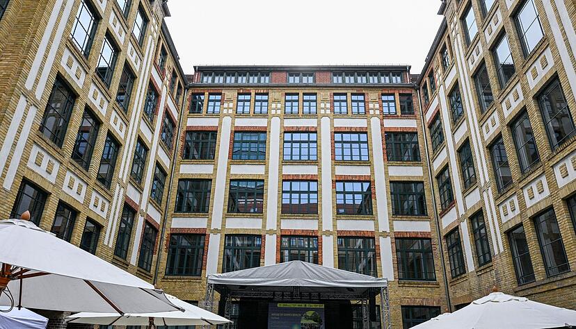 In dem Backsteingeb&auml;ude wurden jahrzehntelang Lampen produziert - k&uuml;nftig soll Berlins Gaming-Branche hier einen Anlaufpunkt haben.