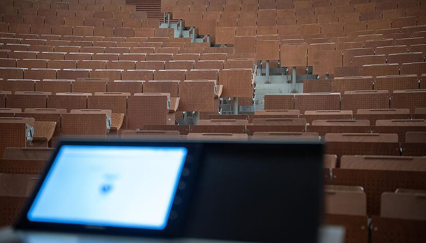 Ein leerer Hörsaal an einer Universität. Ein leerer Hörsaal an einer Universität.