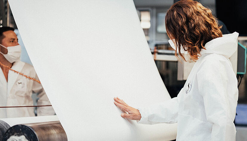 Im Werk in Weißbach werden neben Folienprodukten unter anderem Kunststoffoberflächen für die Möbelindustrie hergestellt. Im Werk in Weißbach werden neben Folienprodukten unter anderem Kunststoffoberflächen für die Möbelindustrie hergestellt.