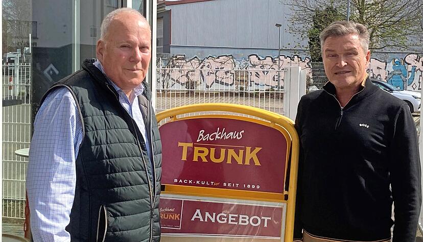 Kurt Trunk (links) vor der Zentrale in der Heilbronner Salzstraße. Diesen Standort wird Roland Förch aus Erlenbach nicht übernehmen, er steht zum Verkauf. Kurt Trunk (links) vor der Zentrale in der Heilbronner Salzstraße. Diesen Standort wird Roland Förch aus Erlenbach nicht übernehmen, er steht zum Verkauf.