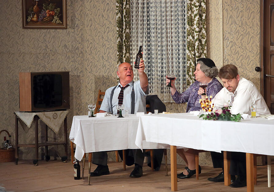 Premiere von "s'Konfirmandefescht" bei den Freilichtspielen Neuenstadt