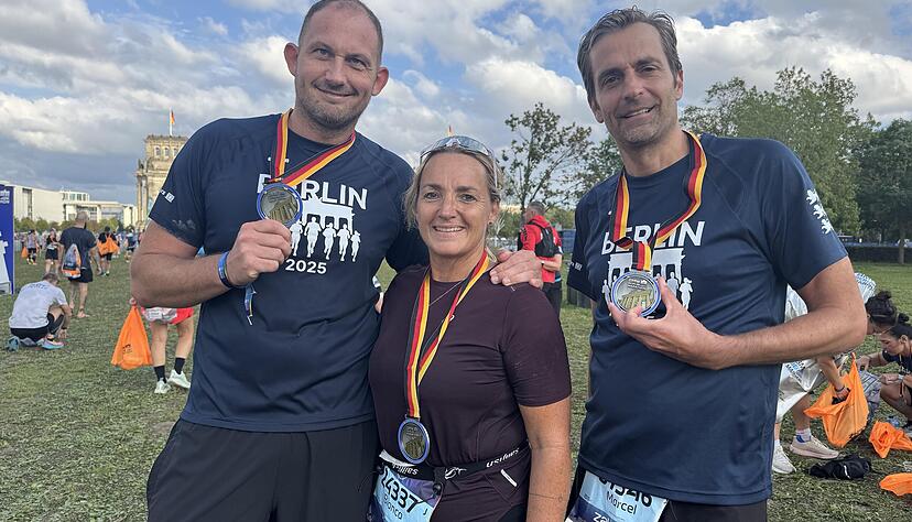 Sebastian Hammer, Bianca Mühlbeyer und Marcel Senghas sind stolz auf ihre Leistung. Angesichts des warmen Wetters war die Strecke eine besondere Herausforderung.