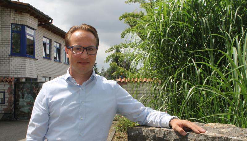 Tritt die Stelle in seiner Heimatgemeinde an: Der Bad Rappenauer Michael Wilde führt den Zweckverband mit fast 30 Mitarbeitern.
Foto: Simon Gajer Tritt die Stelle in seiner Heimatgemeinde an: Der Bad Rappenauer Michael Wilde führt den Zweckverband mit fast 30 Mitarbeitern.
Foto: Simon Gajer