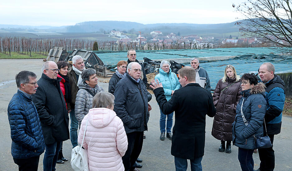 Weinquiz-Gewinner feiern im Bretzfelder Weingut Weibler Weinquiz-Gewinner feiern im Bretzfelder Weingut Weibler