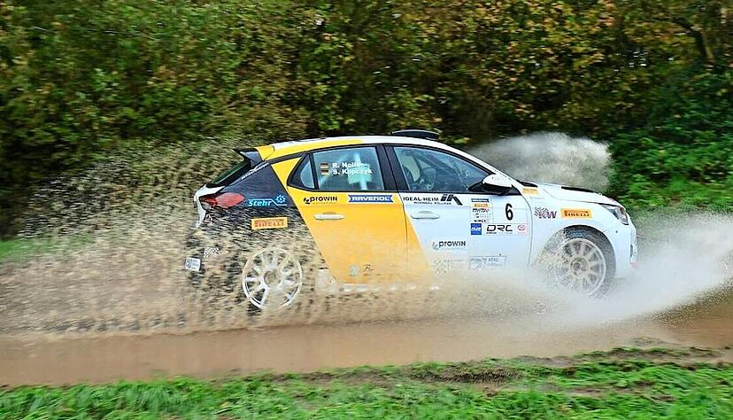 René Noller und sein Beifahrer Stefan Kopczyk mussten sich mit ihrem Opel Corsa Rally4 im Saarland schwieriger Witterungsbedingungen erwehren.