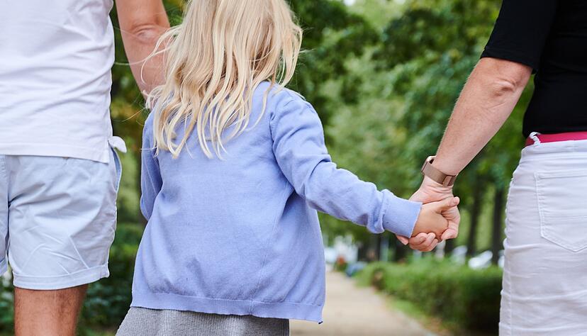 Familie und Kinder machen laut einer Umfrage viele Menschen in Deutschland gl&uuml;cklich. (Symbolbild)