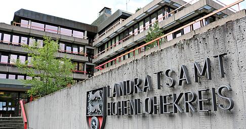 Das Hauptgeb&auml;ude des Landratsamts in K&uuml;nzelsau muss dringend ersetzt werden. Jetzt machte der Kreistag den Weg frei f&uuml;r einen Neubau.