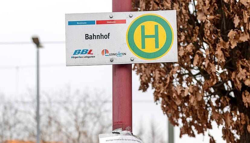 Wo es einen festen Fahrplan und Haltestellen gibt, wie in Leingarten, sind die Stellen, an denen der B&uuml;rgerbus h&auml;lt, auch mit dem Verkehrszeichen mit dem Kreis mit gr&uuml;nem Rand und einem Gr&uuml;nen H in der Mitte markiert.