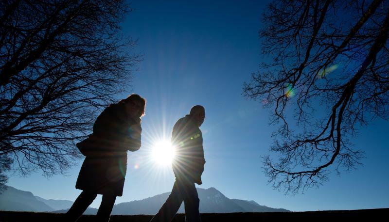 Spaziergänge und ausreichend Schlaf sind gerade im Winter zu empfehlen. Foto: Lukas Barth