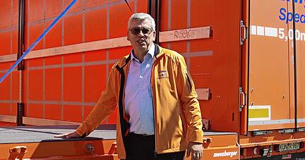 Alles in Orange: Roland Rüdinger leitet seit 1999 die gleichnamige Krautheimer Spedition. Daneben engagiert er sich in vielen Verbänden und Organisationen.
Archiv/Fritze