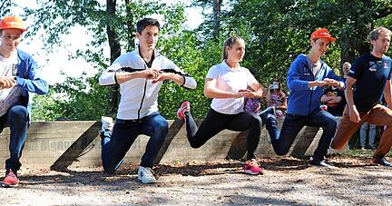 Zur Einweihung im Herbst 2018 waren die Wintersportler Eric Frenzl, Martin Schmitt, Svenja W&uuml;rth, Stephan Leyhe und Fritz Dopfer am Baumstamm (von links).
Fotos: Archiv/Tscherwitschke