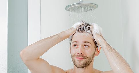 Wärmetauscher in der Dusche nutzen warmes Abwasser, um Energie zu sparen. Wärmetauscher in der Dusche nutzen warmes Abwasser, um Energie zu sparen.