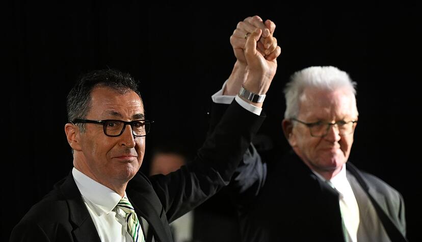 Gr&uuml;nen-Spitzenkandidat Cem &Ouml;zdemir will in die Fu&szlig;stapfen von Ministerpr&auml;sident Winfried Kretschmann (Gr&uuml;ne) treten.