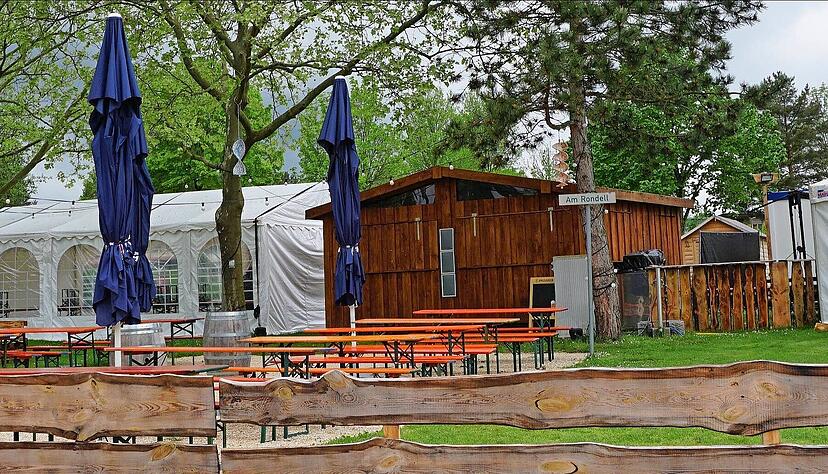 Der kleine Biergarten f&uuml;r die Campingg&auml;ste darf bleiben.