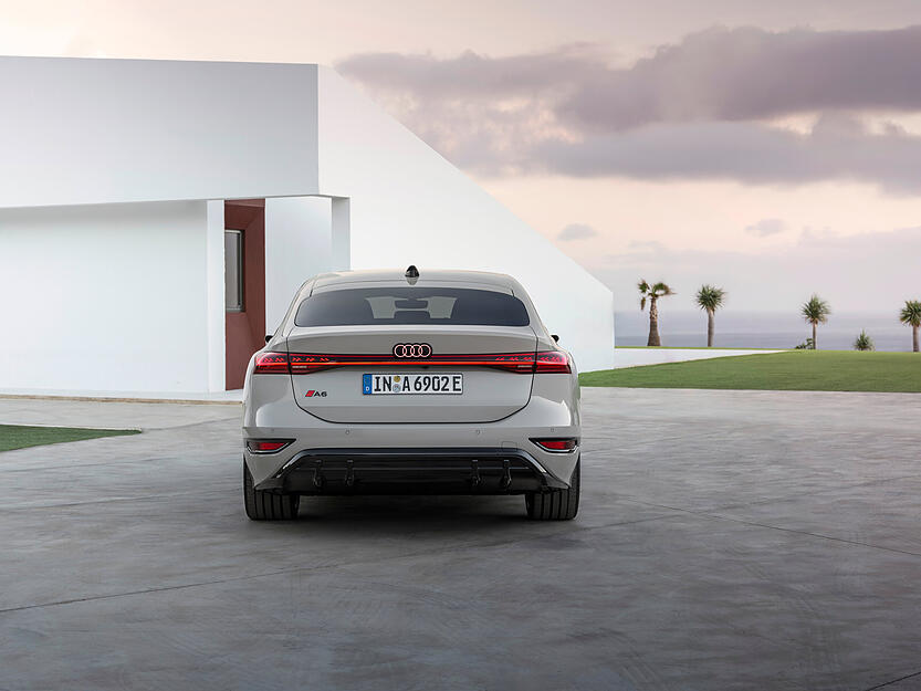 Heckansicht des neuen Audi A6 Sportback E-Tron.