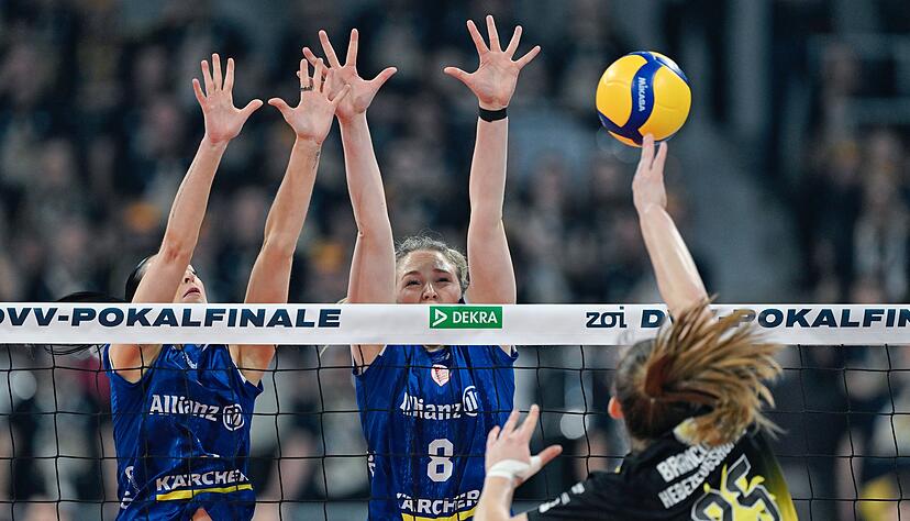 Jasmine Gross (l) bleibt beim MTV Stuttgart. (Archivbild)