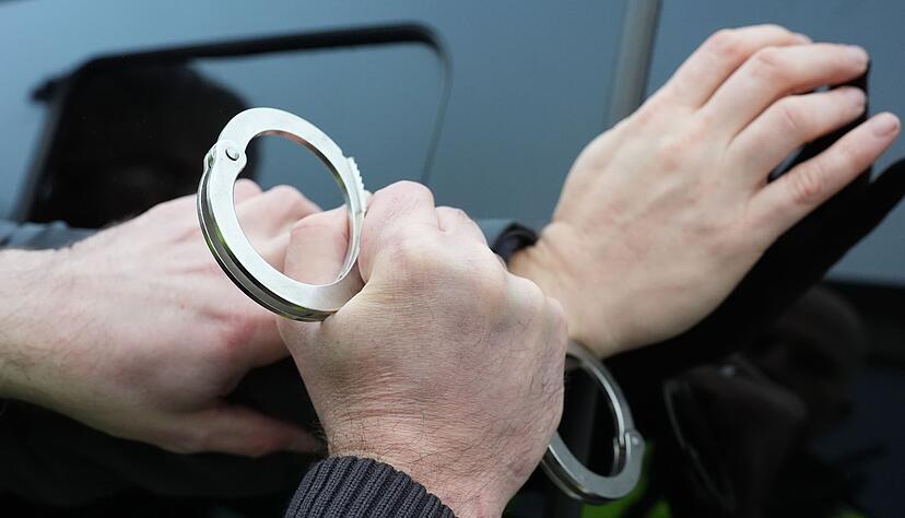 Die Männer wurden festgenommen. (Symbolbild) Die Männer wurden festgenommen. (Symbolbild)