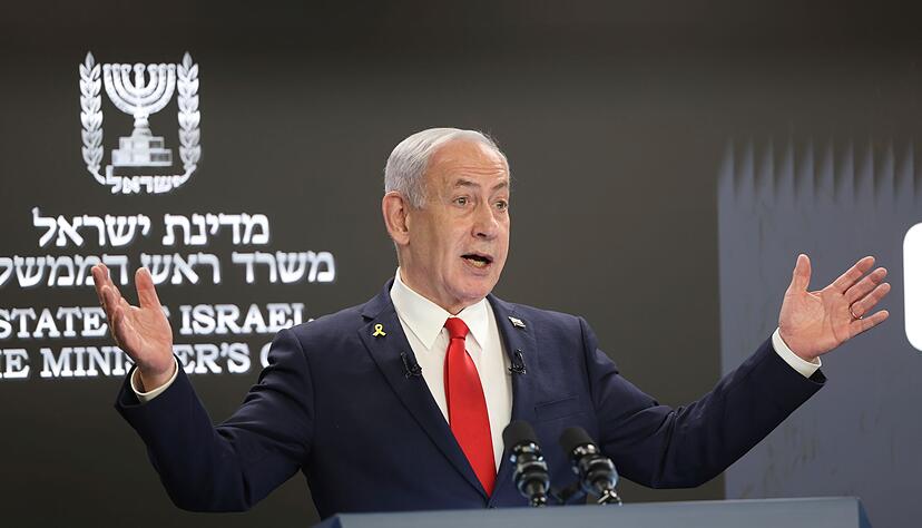 Regierungschef Netanjahu dr&auml;ngt vor Medienvertretern auf Tempo bei der geplanten Einnahme der Stadt Gaza.