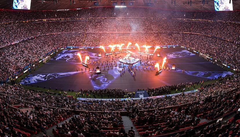 Linkin Park tritt vor dem Anpfiff auf. Linkin Park tritt vor dem Anpfiff auf.