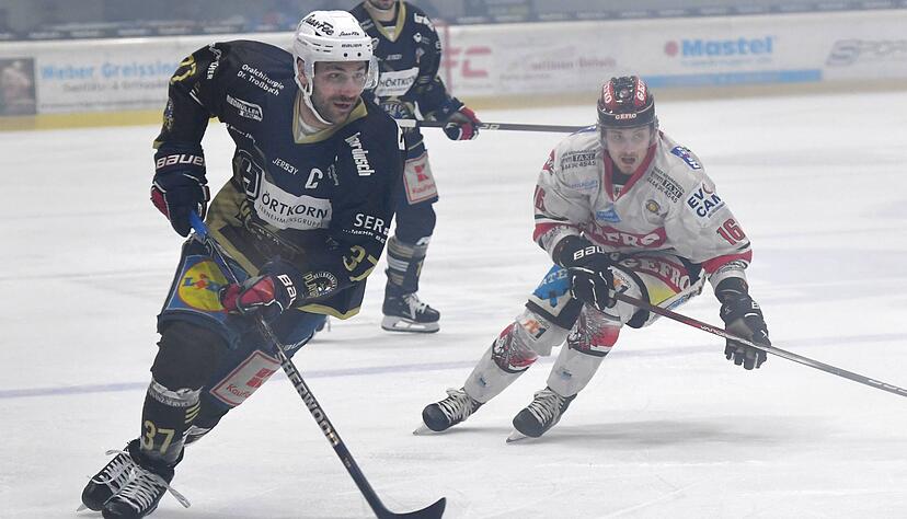 Zwei Tore des Kapitän Freddy Cabana (links) genügten den Falken am Freitag nicht, um ins Halbfinale einzuziehen. Zwei Tore des Kapitän Freddy Cabana (links) genügten den Falken am Freitag nicht, um ins Halbfinale einzuziehen.